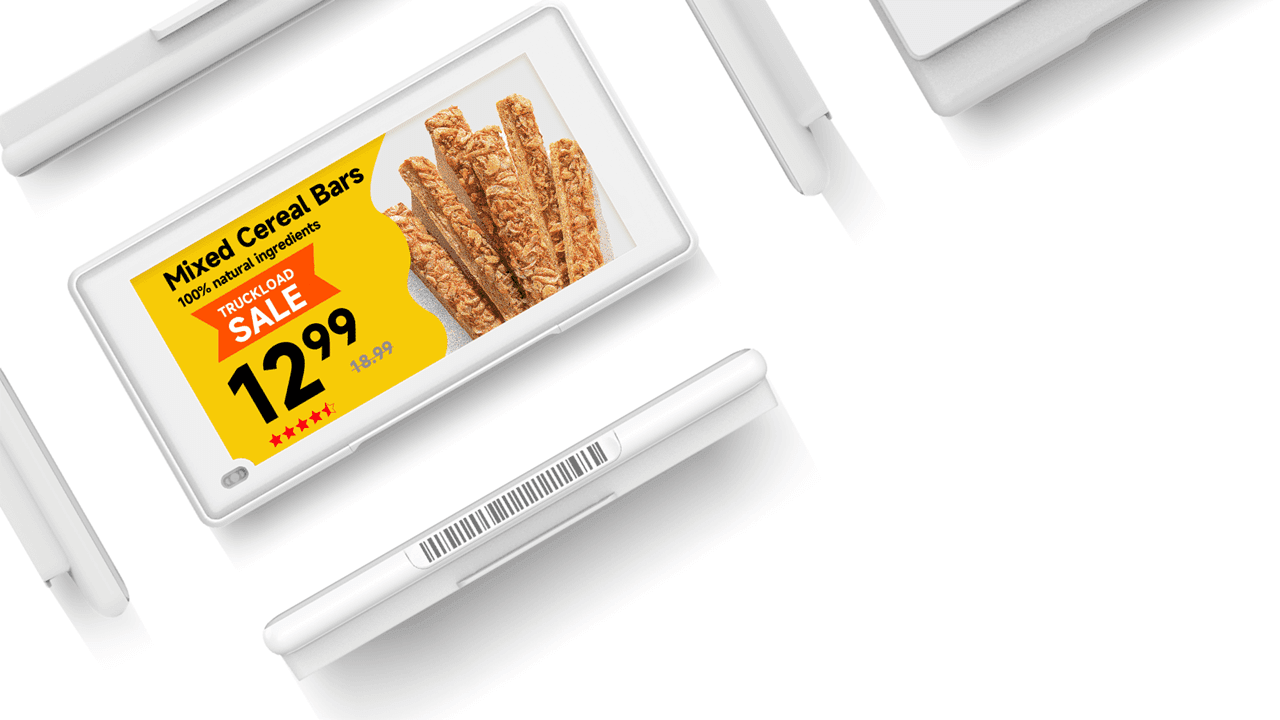 Four-color e-paper label showing a cereal bar promotion, with more labels around it